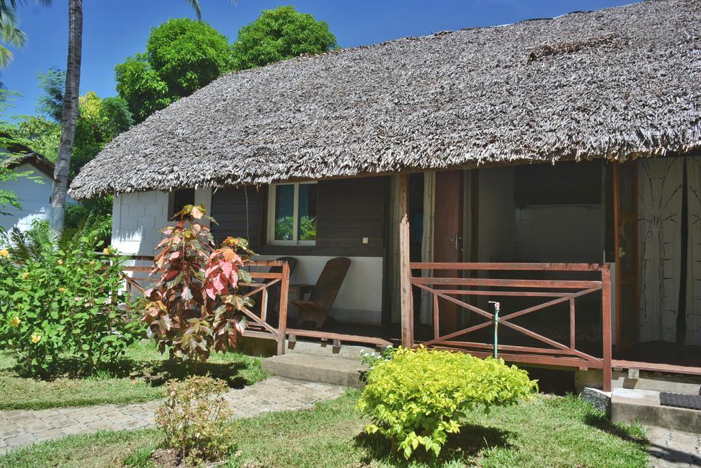 Ylang Hotel Ambondrona  Экстерьер фото