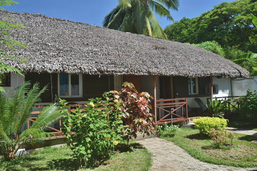 Ylang Hotel Ambondrona  Экстерьер фото